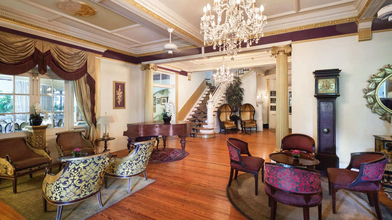 Terra Nova Hotel Kingston Sunday brunch buffet and dining room