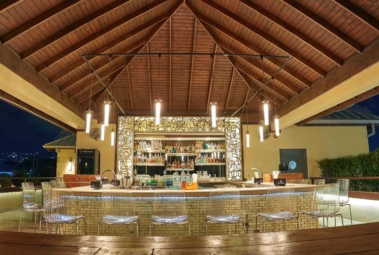 CRU Bar & Kitchen Kingston modern dining and cocktail atmosphere