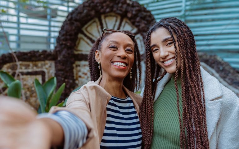 Cheerful,Mother,And,Daughter,Smiling,And,Taking,A,Selfie,Together